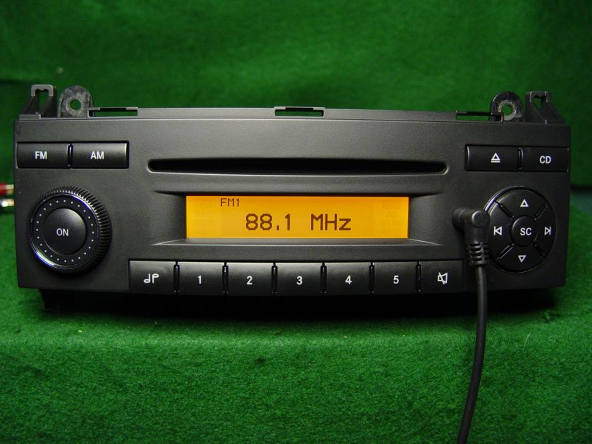 Mercedes Benz Dodge Sprinter CD Radio  Ipod AuX SAT A906 820 07 86 