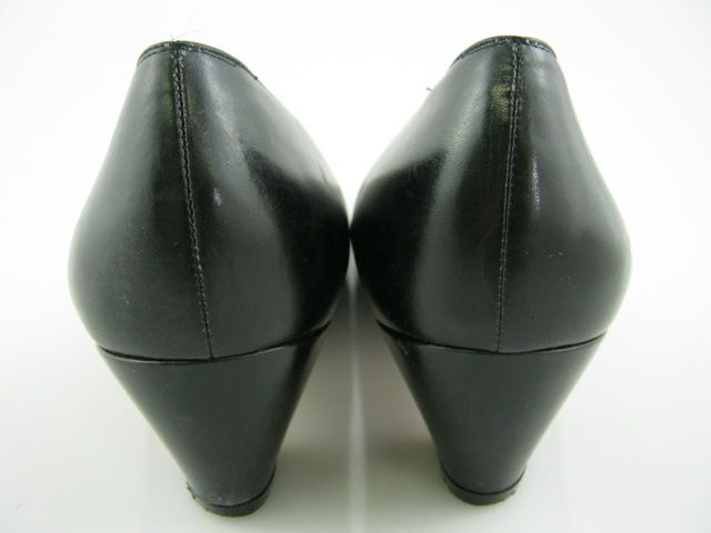 SALVATORE FERRAGAMO Black Leather Classic Heels 7AA  